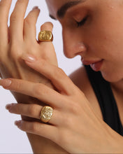 Load image into Gallery viewer, Crest Ring
