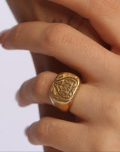 Load image into Gallery viewer, Crest Ring
