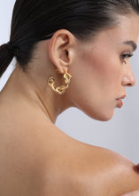 Load image into Gallery viewer, Heartlinks Midi Hoops
