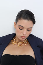 Load image into Gallery viewer, Camelia Link Necklace
