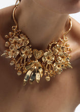 Load image into Gallery viewer, Fiore d&#39;Oro Necklace
