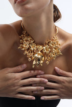 Load image into Gallery viewer, Fiore d&#39;Oro Necklace
