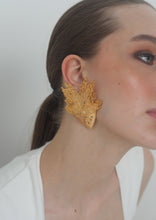 Load image into Gallery viewer, Amaryllis Earrings
