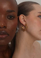 Load image into Gallery viewer, Cleo Midi Hoops Golden
