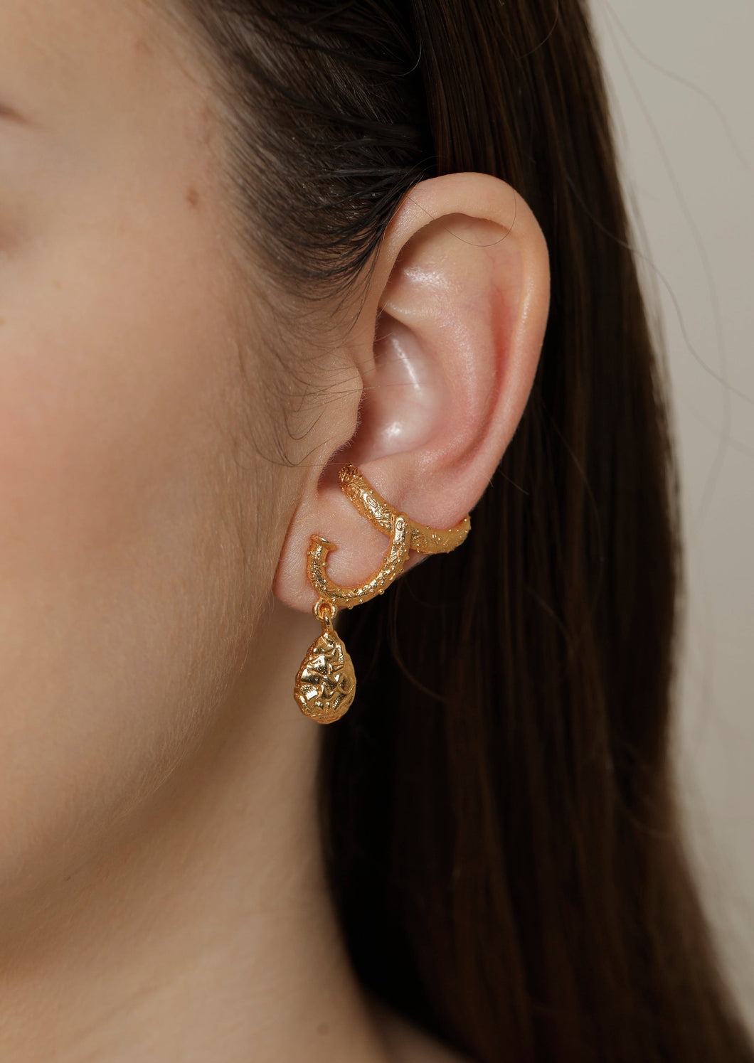 Chloé Earring/Cuff Au – ANATINA - Main Image