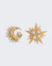 Load image into Gallery viewer, Mini Chaand Sitaara Gold Earrings
