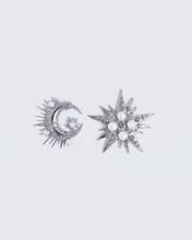 Load image into Gallery viewer, Mini Chaand Sitaara Silver Earrings
