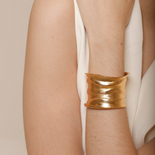 Load image into Gallery viewer, Ananya Pandey - Liquid Courage Cuff
