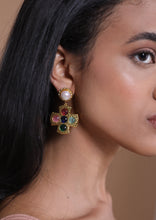 Load image into Gallery viewer, Talk Of The Town Earrings
