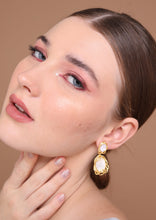 Load image into Gallery viewer, Her Majesty Earrings
