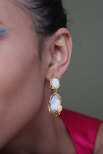Load image into Gallery viewer, Her Majesty Earrings
