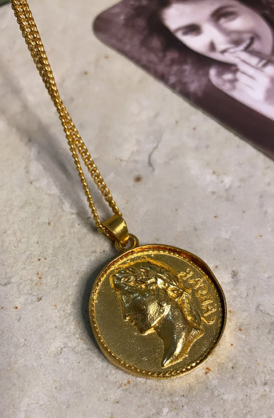 Lexi Pendant with Chain